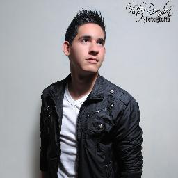 Alfredo Davalillo: Romántico, soñador, sígueme y te sigo ;)
