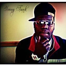 #TeamFuckErrybodyy But Ya Circle And Mainz #RealShit Stay Truee To Yourself Before You Be Fake To Other Ppl . #TeamGetMoneyDntBragAboutIt