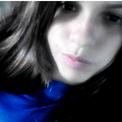 Seja firme, seja forte;
Se cair, levante;
Se chorar, seque as lágrimas e sorria;
E nunca deixe alguém te fazer se sentir infeliz