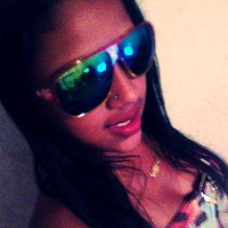 Sou sagitariana tenho 15 anos , adoro saair com os meus amiigos quer me conhecer melhor me segue