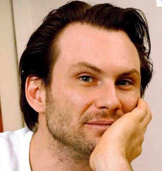 fakeCSlaeter's profile picture. Actor, enterpenueur, social media expert, philanthropist, but most of all: painter