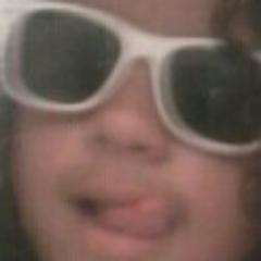 Eu ou uma menina estrovertida que adora fazer novas amizades ..me segui ai ki eu sigo dts de volta ...bjos