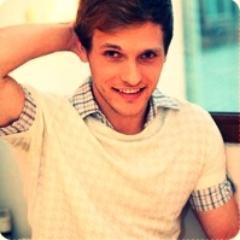 Dedicado para un Ucraniano.Este hombre ya me enamoro.Participó de la serie Violetta (Argentina) .Hoy en está en Chile participando del Reality #MO2.