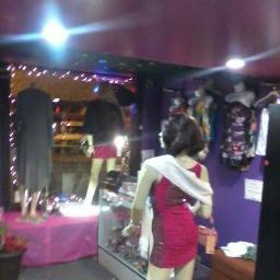 Small boutique In White Center here to give you deals on womens apparel:)