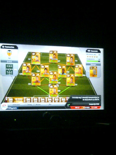 realgiftsforfut's profile picture. Gaat slecht op school, goed met fifa, maar schoool is belangrijk ofsoiets, dus dan maar weggeven.....