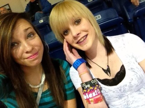 TheSkankTanks's profile picture. Best Friends Right Here!(; We Love Love Love @FrankieRoth!(: We've Met @CodySimpson. &&We LOVE @OneDirection. Follow Us?(: