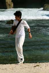 hanya seorang parody @cakkaNRG ☺ ♥♥ #FILY #C-Luvers call me Kakka.. COOL!! YOSH!!
