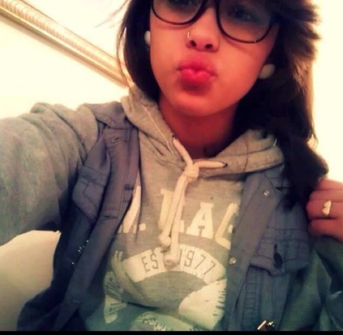 liliana_gomez5's profile picture. live it up and smoke some weed ^_^