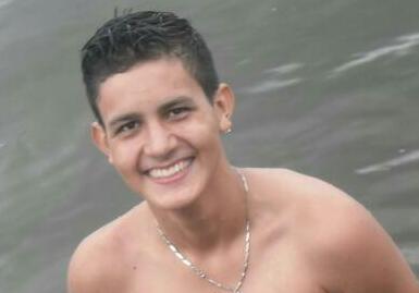 16anos,cursando o ensino médio,pretendo alcança o que eu desejo.