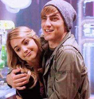 Jo_Taylor112's profile picture. Hi i'm Jo. My best friends @james_maslowrp @Liam_Payne_RP @Austin_SexyMoon {Taken by @SexiKendallKBTR}