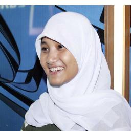 penyanyi yang handal bukan hanya mengandalkan suara :)