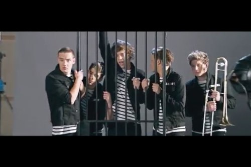 ONE DİRECTİON                                    JUSTİN BİEBER