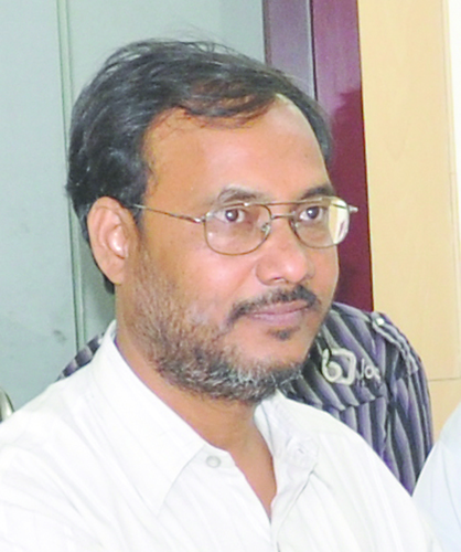 25 वर्षों से दैनिक अखबारों में  व्यंग्य लेखन, आठ साल अमर उजाला, जागरण, कल्पतरु एक्सप्रेस, दैनिक न्यू ब्राइट स्टार, पंजाब केसरी देहरादून, देश रोजाना में संपादक