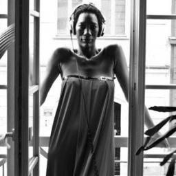 An International DJ who defies musical genres. 
Catch her on the 1’s & 2’s serving up an enticing mix of eclectic, innovative high energy grooves.