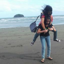a simple girl with a simple life...
but i care ^_^