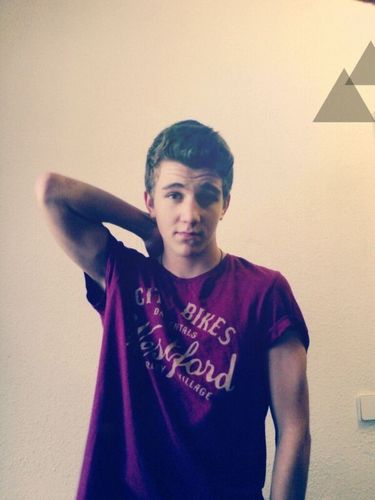 follow me and i flollow back!♥ please follow me on instagram @manuelreder