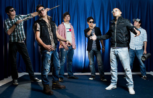 Somos la mezcla de sonidos que alteran tus sentidos.
 JugoLoco para vos! Contratos: 0983863642 0961821000