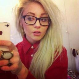 Essex girl... 17 :) 
look like barbie, Smoke like Marley
Dance is everything :)