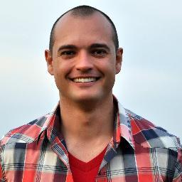 Estudante de Fotografia, 29 anos, brasileiro, gaúcho, comunista, de personalidade, caráter, de coragem e de luta!
