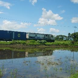 Tukang jalan-jalan dengan pepatah seluas apakah negeri ini, ya seluas telapak kakimu menapakinya