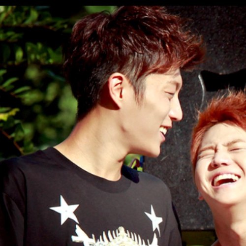 YoonDoojun !อันยองทุกท่าน ถ้าคุณกำลังตามหาคนที่ หล่อบาดใจ*เก๊ก* น่ารักขี้อ้อน*ควีโยมี* หรือเกรียนสุดเหวี่ยง! ไม่ต้องหาที่ไหน มีแล้วที่นี่! [Bot of @BeeeestDJ]