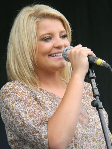 A support Twitter to help get @Lauren_Alaina added to things at CMA Fest 2013!