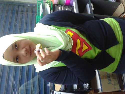 hye ....nama sya farah ...sya stay ampang ...hye kwn2 meh la tgur2 sya lau ad masa free ...:-P