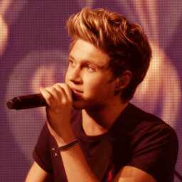 me encanta one direction lo amooooooo y me gustaria um monton ir a sus cincierto;y espero ir a su concierto de madrid