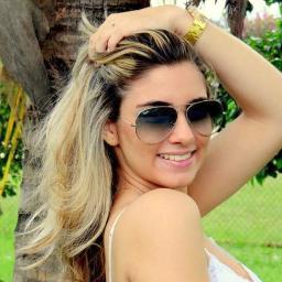 Amo quem me ama, foda-se quem me odeeia ;*
Sigo quem me segue e o resto que se explodaa!