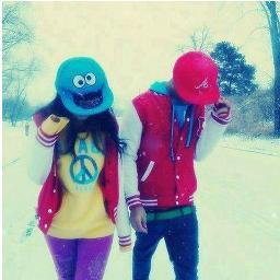 Me llamo Robert 
sigueme & mandame un follow :'3 okno