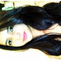 O vento toca o meu rosto 
Me lembrando que o tempo vai com ele 
Levando em suas asas os meus dias 
Desta vida passageira 
♥..♫♪..♥
