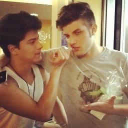 Não Há Dinheiro Que Pague o Amor Que Eu Sinto Por Vocês Meus Bebezinhos @Aguiarthur
&& @ChayLeao *---*