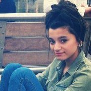 Oi sou a Irmã Waliyha, sou a Smurfette daqui, e eu sou editora da #CaprichoPoderosa
