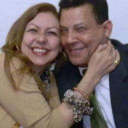 FELIZ DE CANTAR LLEVANDO MENSAJE DE AMOR AL MUNDO La Musica? = Mi Vida! Amo a mi Esposa, mi Publico y mi Familia Soy El Eterno Romantico..y aqui estoy!