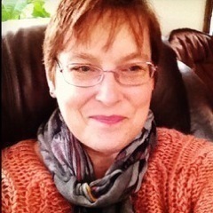 Homemaker, Foodie, Gadget Geek, Social Network Butterfly, Mom, Lazy Bum, Know-It-all, Lunatic & Cat Lover. ;)