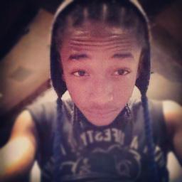 Po, não vou ficar aqui me dando adjetivos, mas eu sou fofa! @officialjaden me seguiu e me fez sorrir 28.07.2012 5:10pm.
