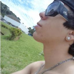 Não cruze os braços diante de uma dificuldade. Pois o maior Homem do mundo morreu de braços abertos. '