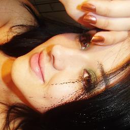 Mineira, apaixonada, sertaneja  e capricorniana ;D