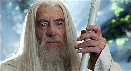 Soy Gandalf! Poderoso istar,protector del fuego sagrado ,enviado en la tercera era de los hombres para luchar contra sauron,saruman y sus orcos me caen gordo