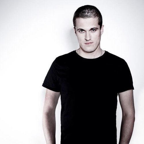DJ/Producer // http://t.co/sWZAdiIXwK // http://t.co/5MNUNisjBs // info@travlazmusic.com