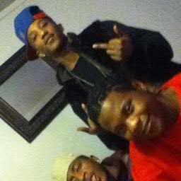 just a Young rapper trying to make a differance in the music industry if i get famus........i fuck with everybody