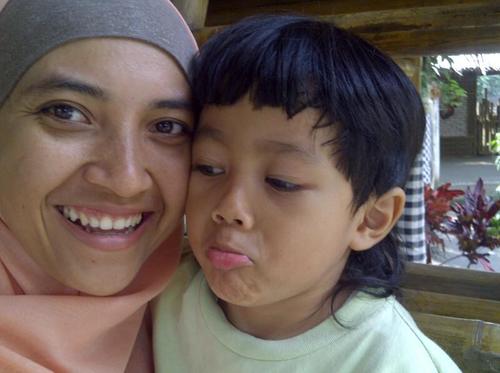 Breastfeeding Mom, Bubu of Aksa Egar, Wife of @Sisiliar, teacher of SD Jogja Green School