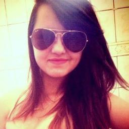 “Porque todos os dias eu nasço de novo, com a esperança que a tristeza fique na outra vida.”