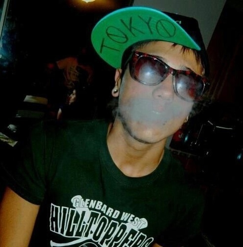 i classify myself a pothead becos its honorary. if yu dont like weed (:c) unfollow me.
