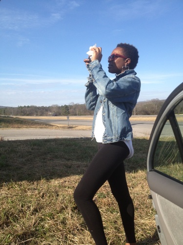 andshesings2's profile picture. 