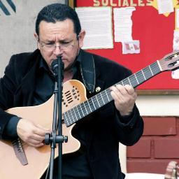 SOY MICROBIOLOGO , DOCTORADO EN CIENCIAS BIOLOGICAS ,PROFESOR UNIVERSITARIO  Y TAMBIEN SOY GUITARRISTA