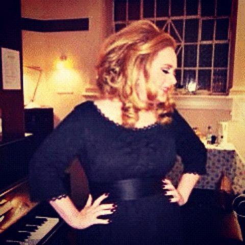 Julia_debsfic's profile picture. Sou a Júlia da Fic da @tuitadasadele, já peguei o Cameron, o Daniel, quase a Adele e causei ciumes no Simon, ou seja, Sou FODAAA segue ai vai...