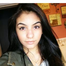 Fashion lover/ Funny/ Sarcastic bitch/ Weird/ Love ice cream/ Play guitar/ follow back