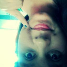 Tenho 13 anitos ,amo comee rs, amo Vampirooos,Curto muitoo muisca Eletro & POP