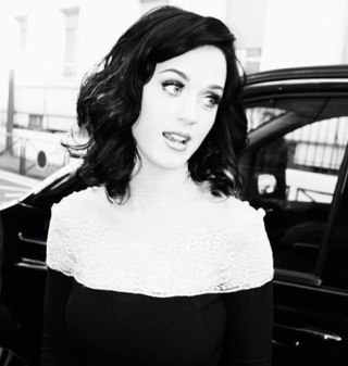 KatyLevineMinaj's profile picture. 